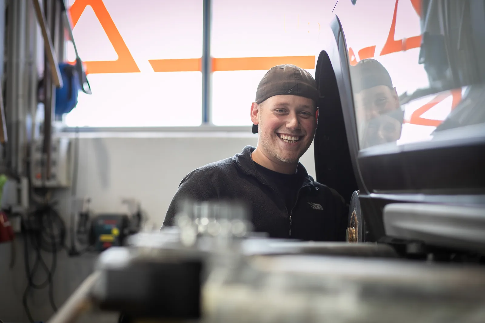 Mitarbeiter im Werkstattbereich